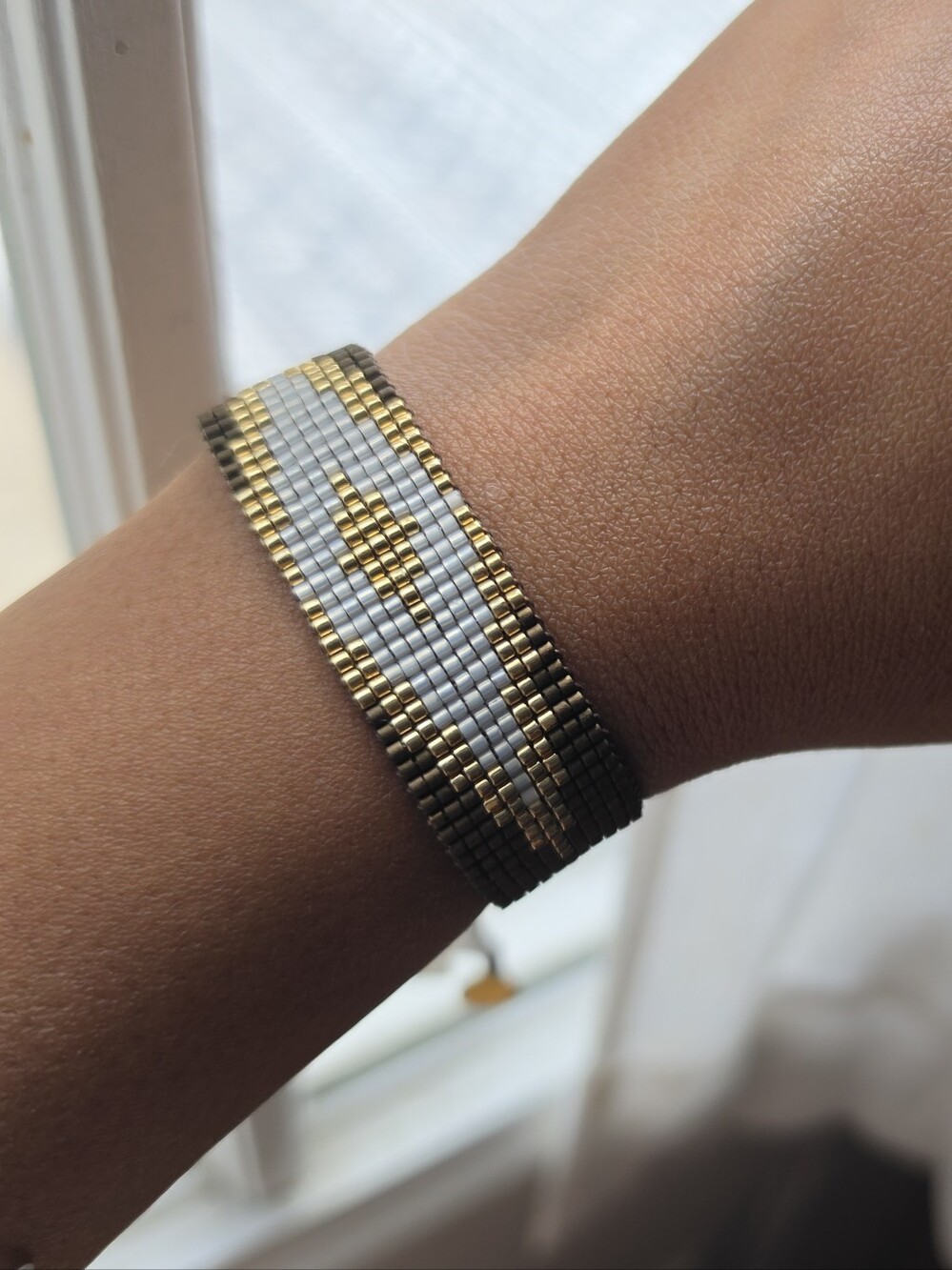Mishky beaded bracelet, Peeky design in anthracite